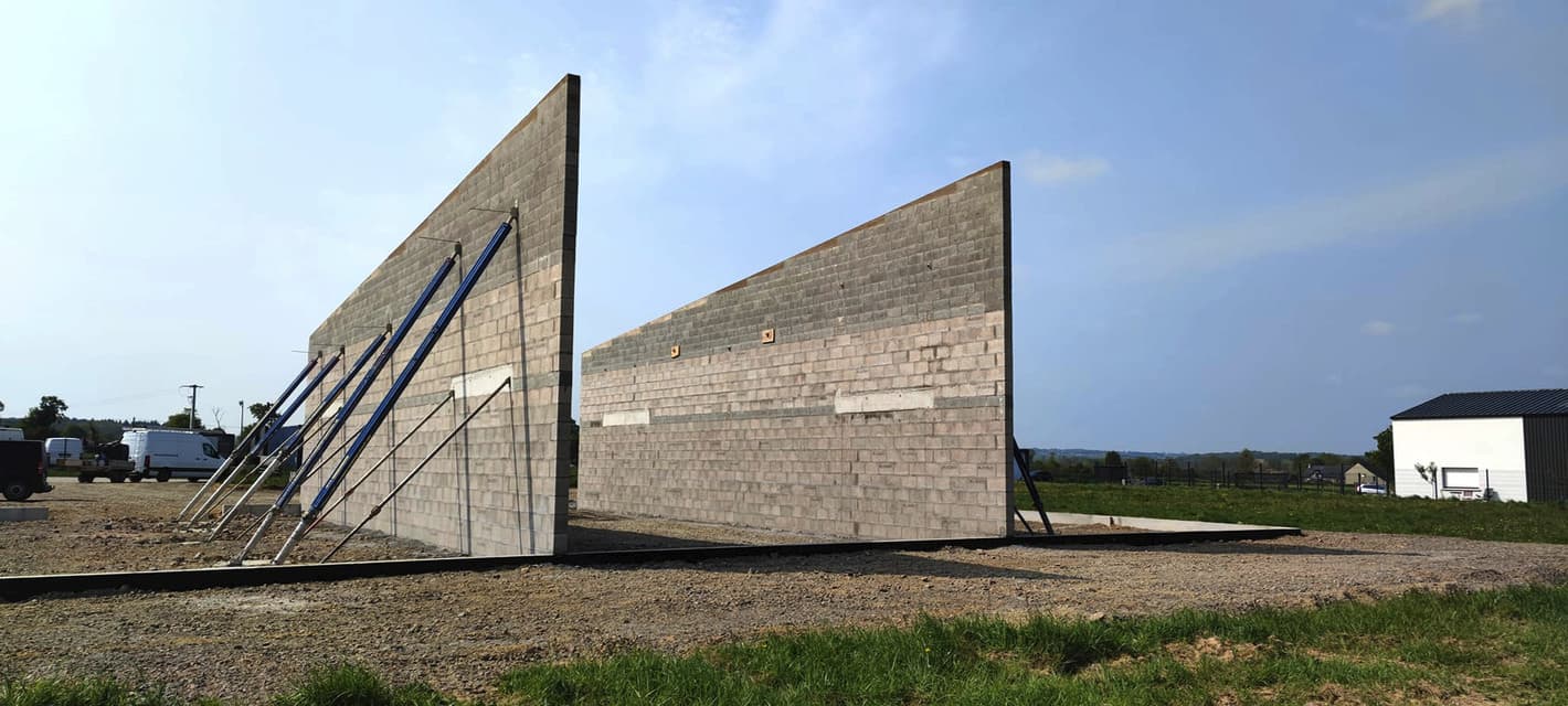 Ar' Béton réalise votre bâtiment industriel (fondations, murs de soutènement, agrandissement)